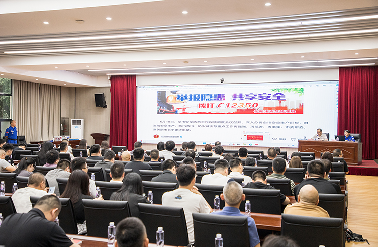 急救知識進企業(yè) 攜手共筑安全墻 市城運集團與市藍天救援隊聯(lián)合開展急救知識宣講培訓