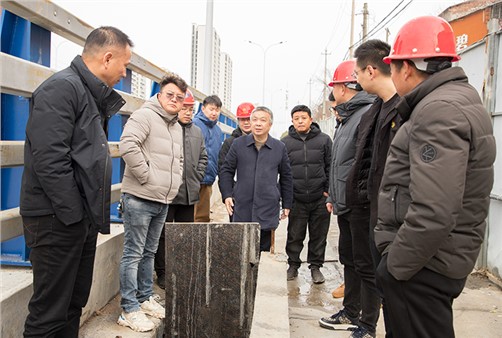 諶曦調研督導主城區(qū)在建項目圍擋整治工作